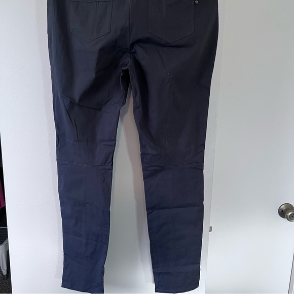 EUC Mountain Hardwear women’s black hiking pants, size 8 - Picture 8 of 9